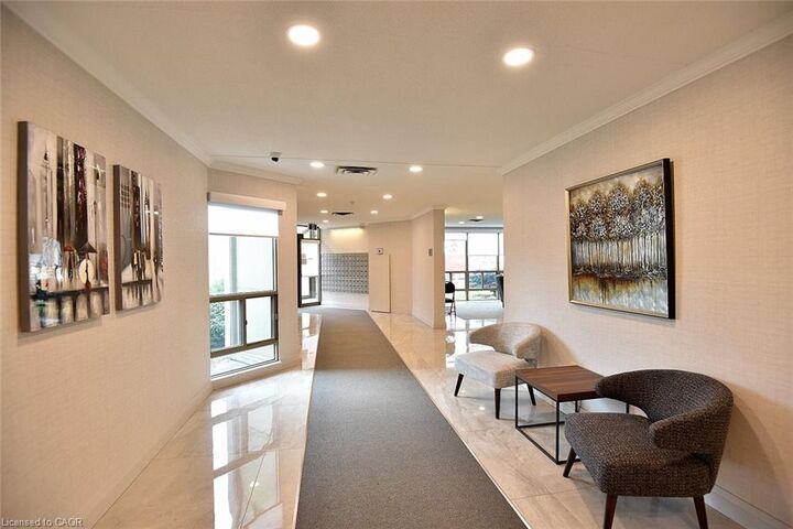 Property Photo: 5090 Pinedale Avenue 501 ON L7L 3V8