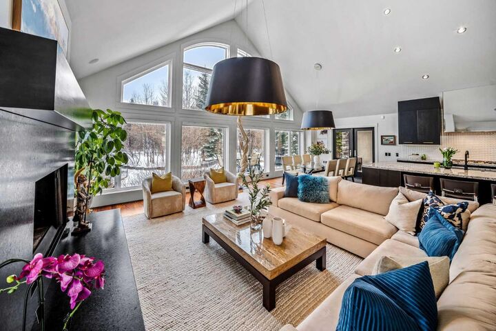 Property Photo:  23 Spring Willow Way SW  AB T3H 5Z3 