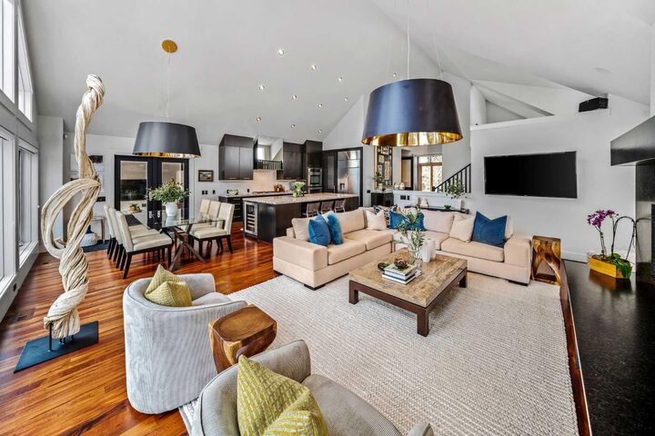 Photo de la propriété:  23 Spring Willow Way SW  AB T3H 5Z3 