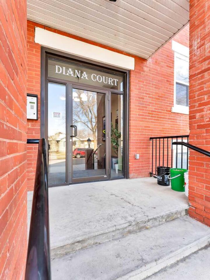 Property Photo: 371 Aberdeen Street SE 106 AB T1A 0R3