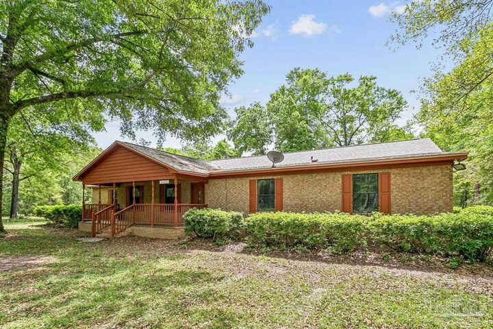 Property Photo:  111 Cotton Creek Rd  FL 32568 