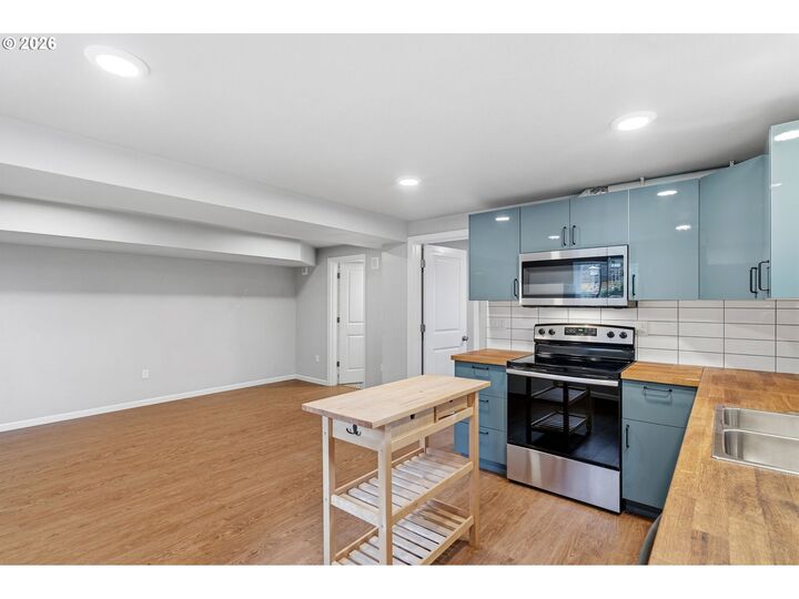 Property Photo:  10505 NW 2nd St  OR 97231 