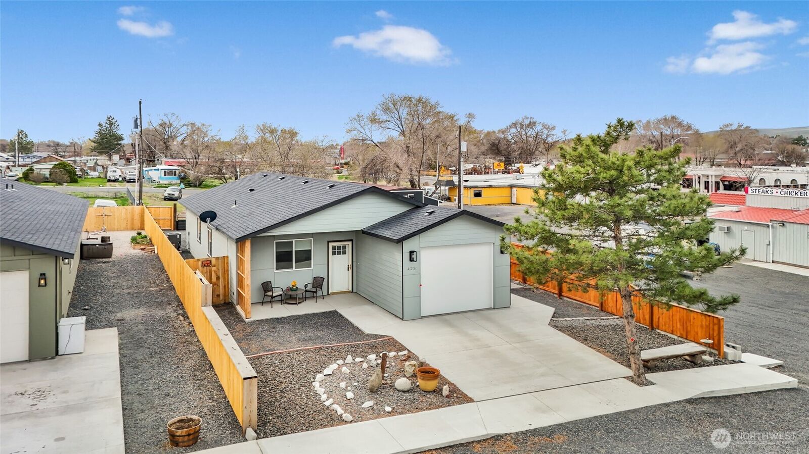 Property Photo:  423  2nd Avenue SE  WA 98851 