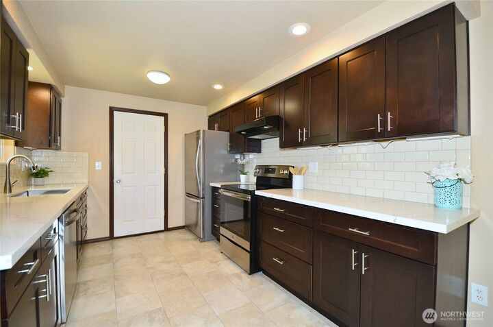 Property Photo:  14712  Broadway Avenue  WA 98296 