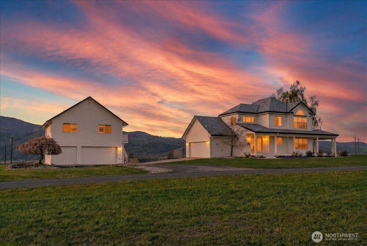 Property Photo:  1190  Summit Boulevard  WA 98831 