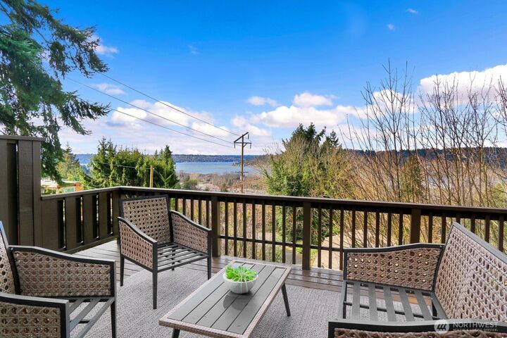 Property Photo:  11224 SE 76th Street  WA 98056 