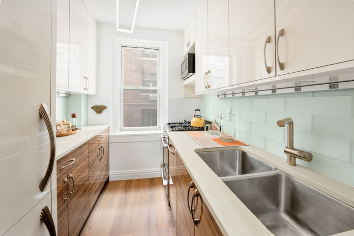 Property Photo:  110 E 87th Street 9D  NY 10128 