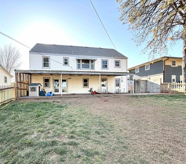 Property Photo:  906 N Cedar St  KS 67104 