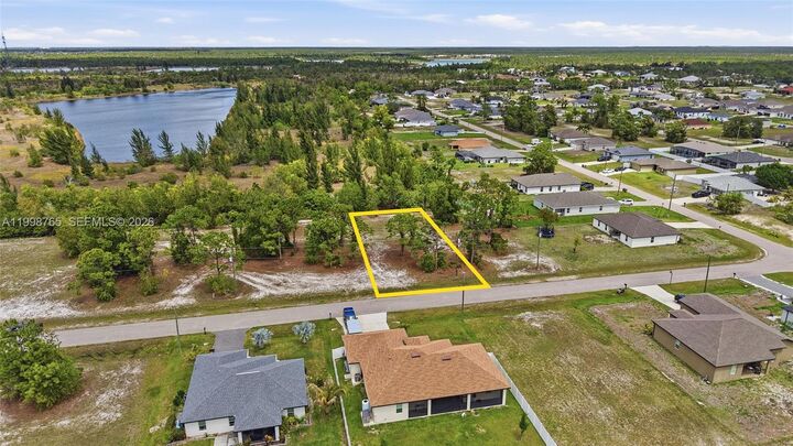 Property Photo: 2813 NW 27th St FL 33993