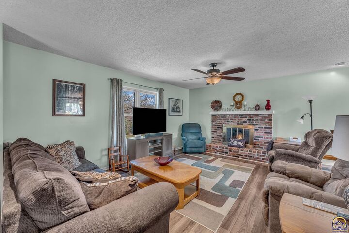 Property Photo:  4209 SW 35th Ter  KS 66614 