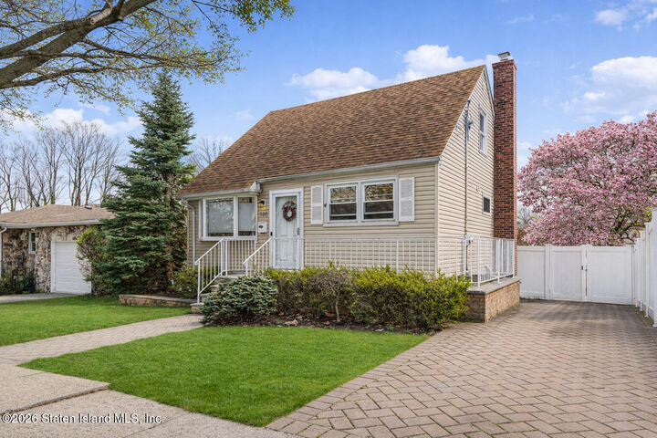 Property Photo:  180 Atlantic Avenue  NY 10304 