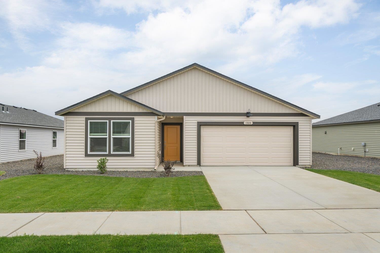 Property Photo:  1808 E Boskoop St  WA 99006 