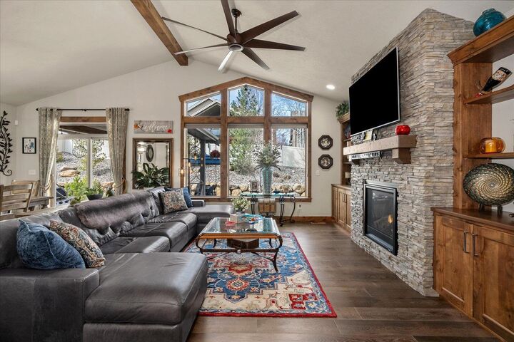 Property Photo:  1111 N River Ridge Blvd Blvd  WA 99224 