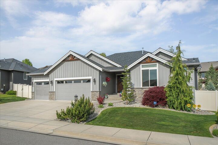 Property Photo:  1111 N River Ridge Blvd  WA 99224 