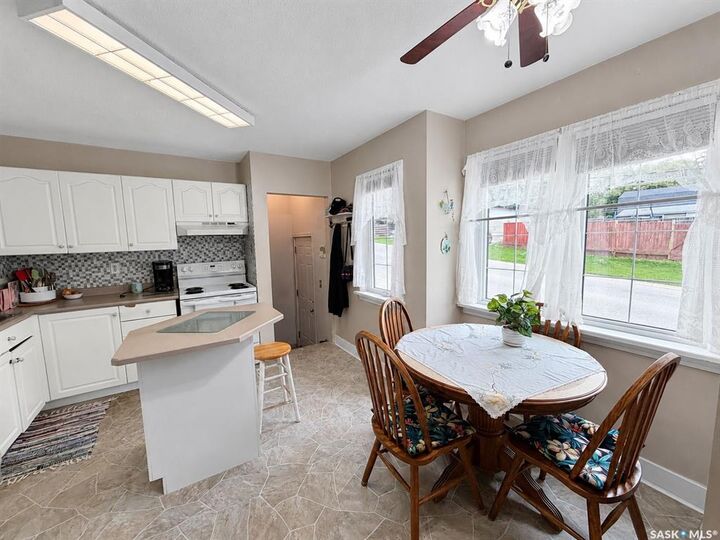 Property Photo:  385 19th Street W  SK S6V 4C8 