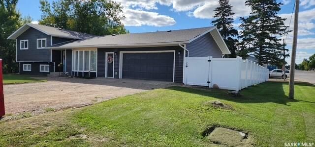 Property Photo:  613 Peters Avenue  SK S0C 2B0 