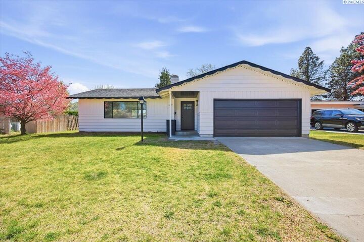 Property Photo:  2421 W Grand Ronde Pl  WA 99336 