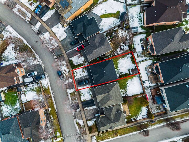 Photo de la propriété:  37 Landsdown Crescent  ON L6E 1M6 