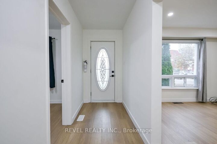 Property Photo: 44 Parkside Drive ON L4N 1W9