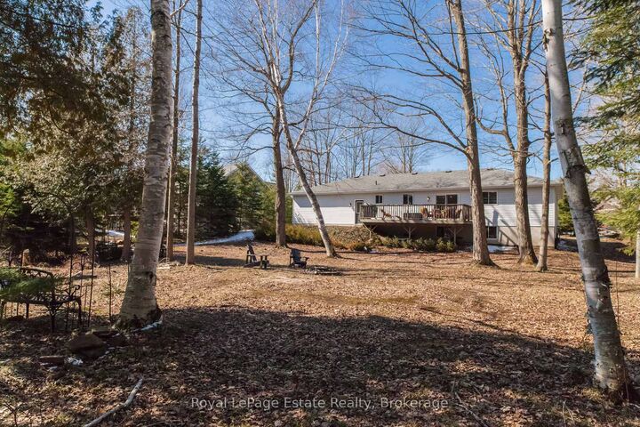 Property Photo: 21 Sauble Woods Crescent ON N0H 2G0