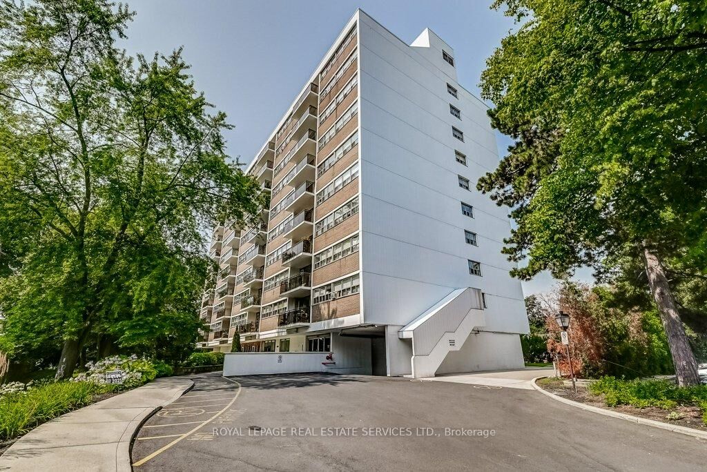Property Photo: 212 Kerr Street 404 ON L6K 3B1