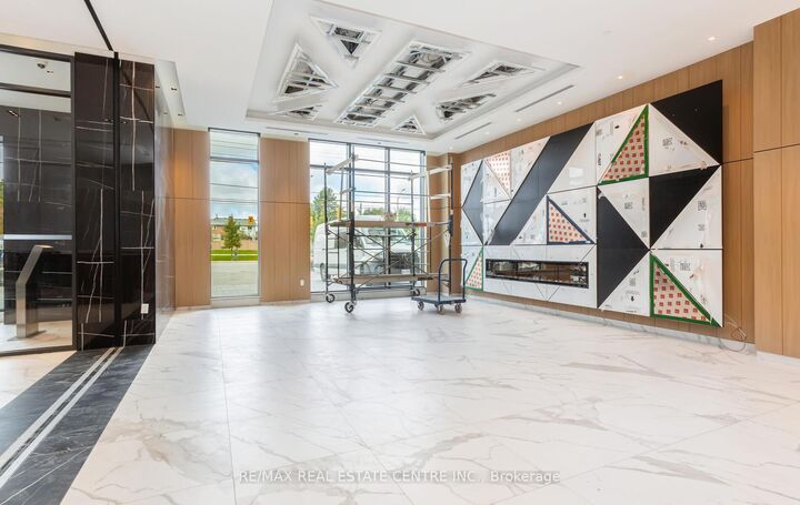 Property Photo:  202 Burnhamthorpe Road E 301  ON L5A 0B2 