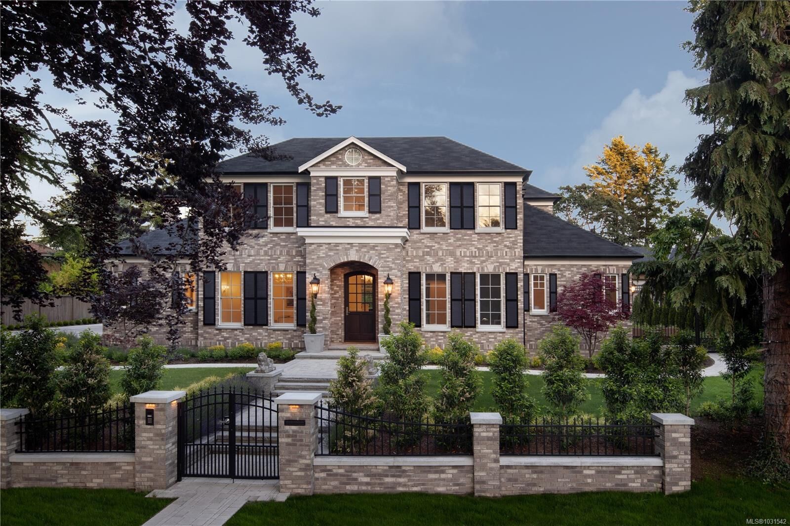 Property Photo:  3085 Southdowne Rd  BC V8R 6H3 