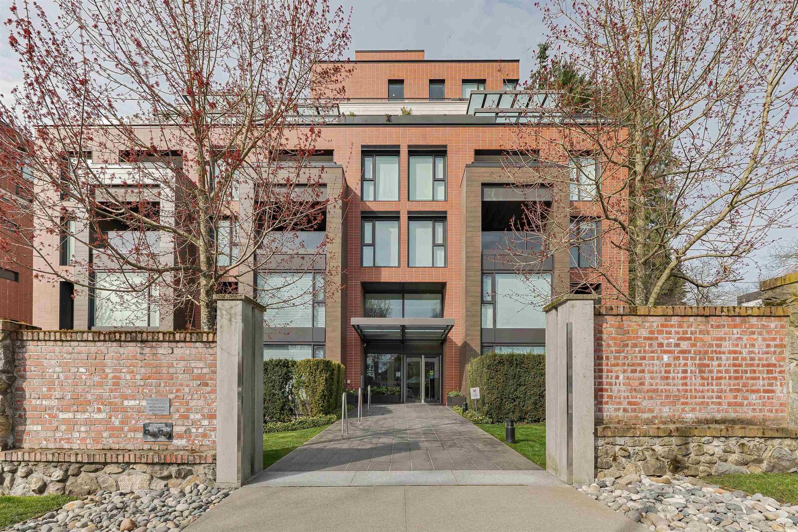 Property Photo: 1561 W 57th Avenue 100 BC V6P 0H5