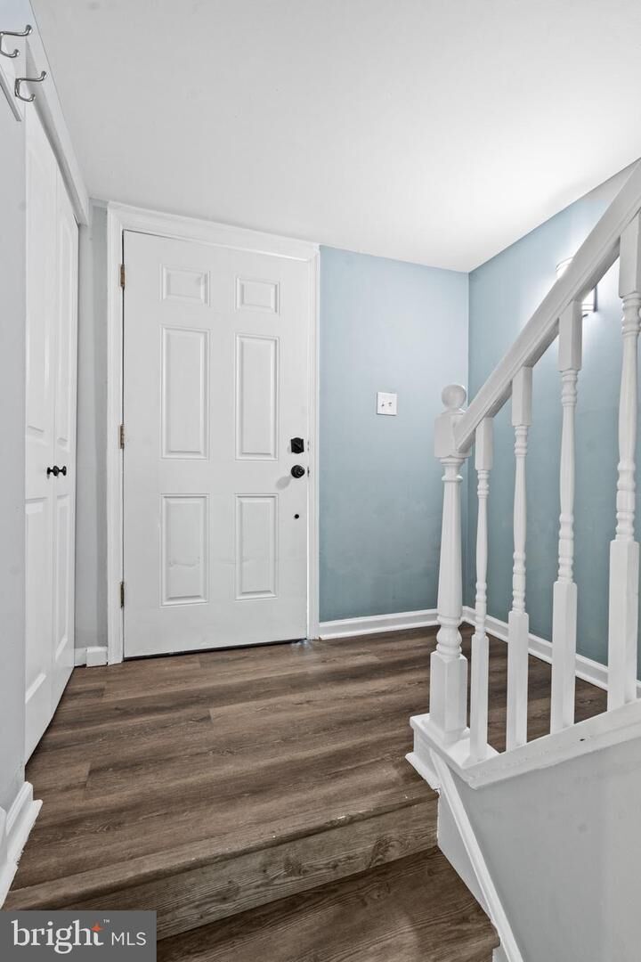 Property Photo: 6392 Eighth Circle VA 22312