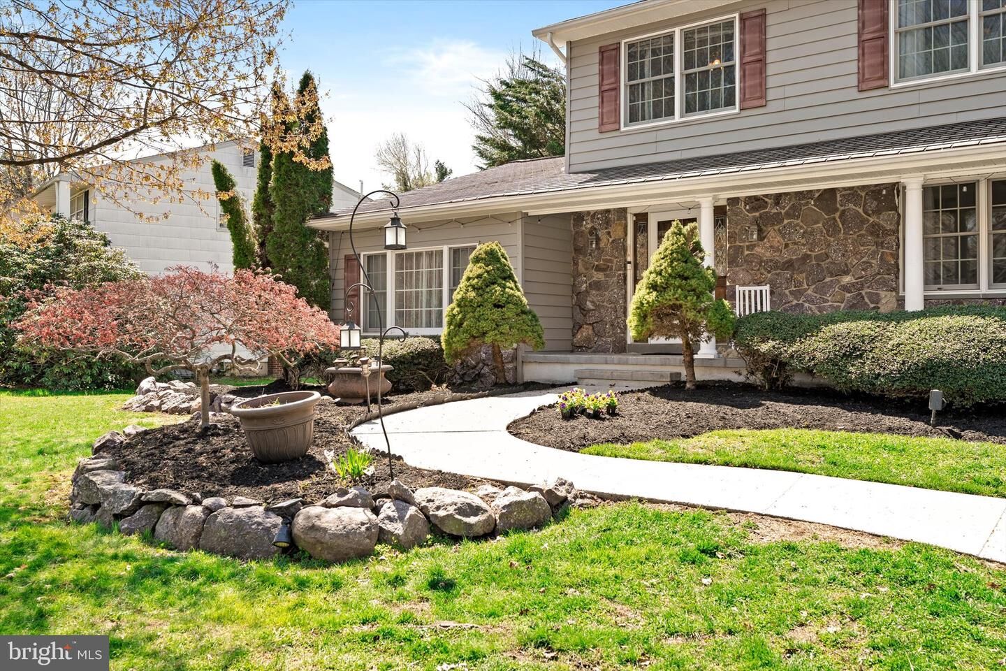 Property Photo:  4 Twain Drive  NJ 08501 