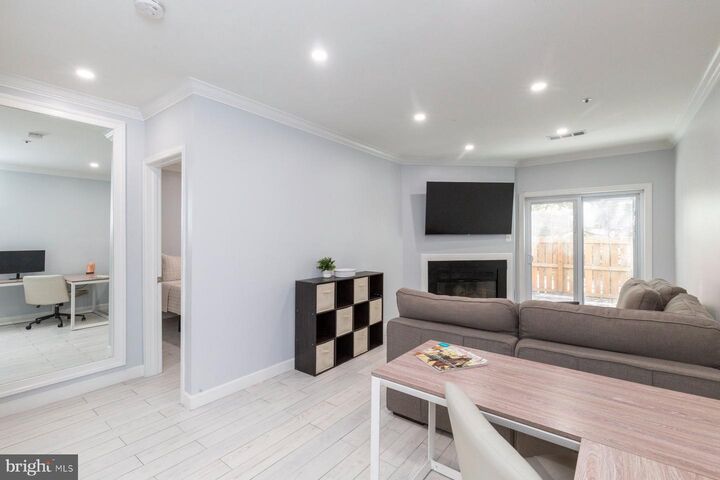 Property Photo:  255 S Pickett Street 102  VA 22304 