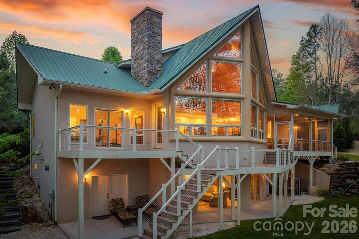 Property Photo: 2224 W Paradise Harbor Drive NC 28612