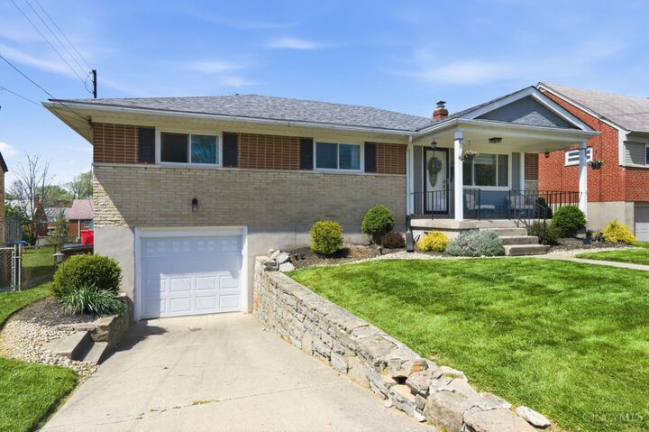 Property Photo: 3351 Glenmont Lane OH 45248