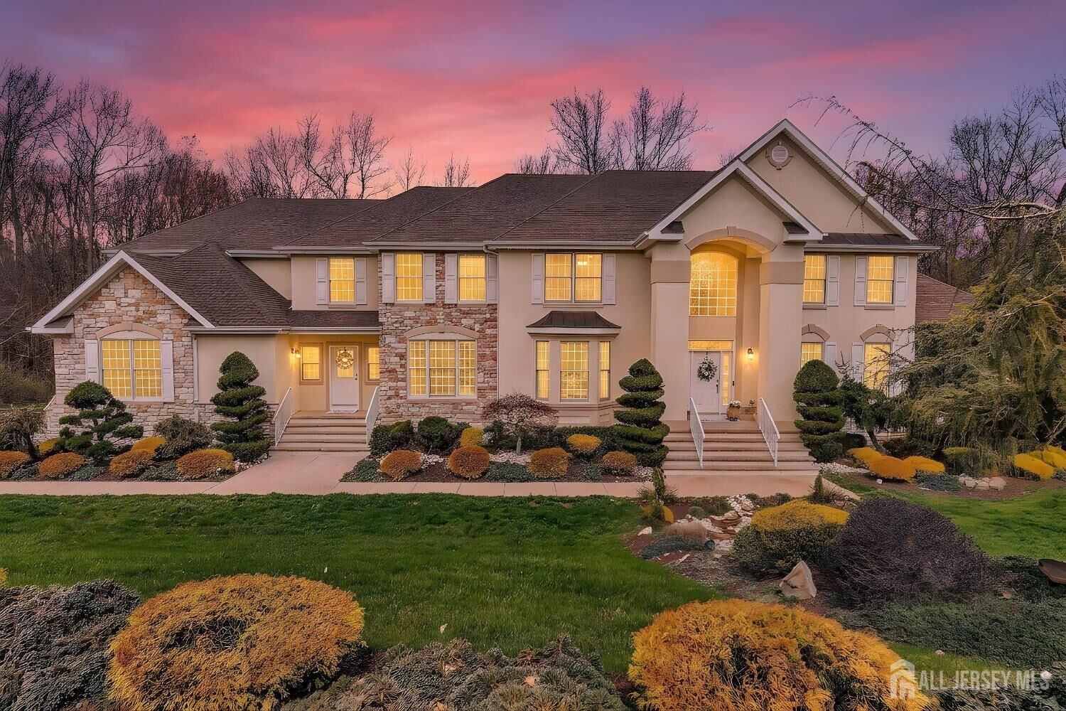 Property Photo:  13 Palmer Circle  NJ 08535 