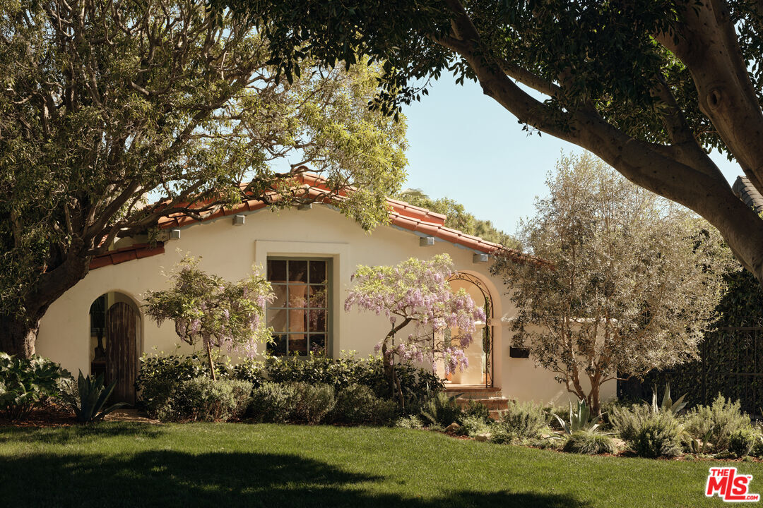 Property Photo:  843 Princeton St  CA 90403 