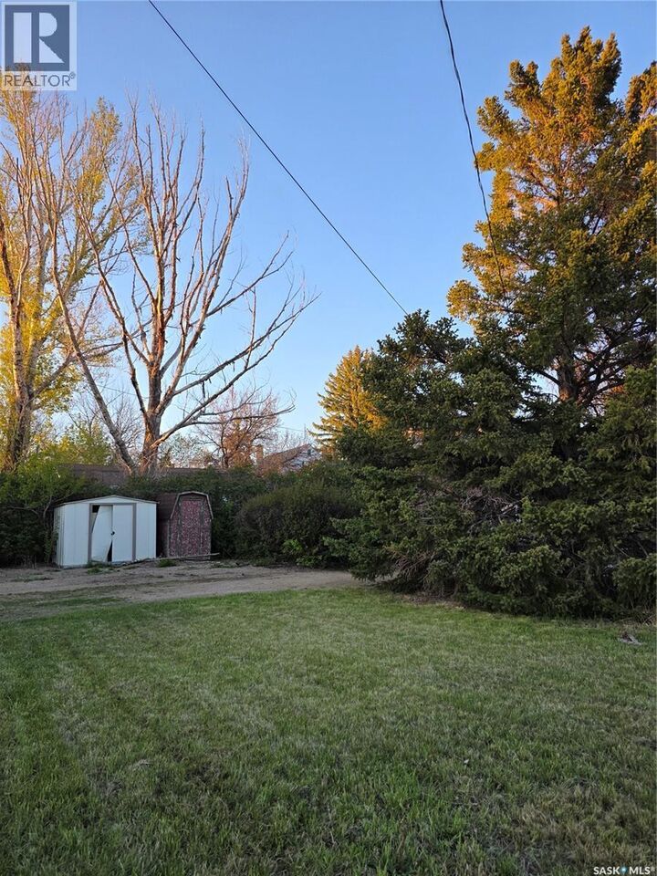 Property Photo: 604 3rd Avenue NW SK S9H 0S9