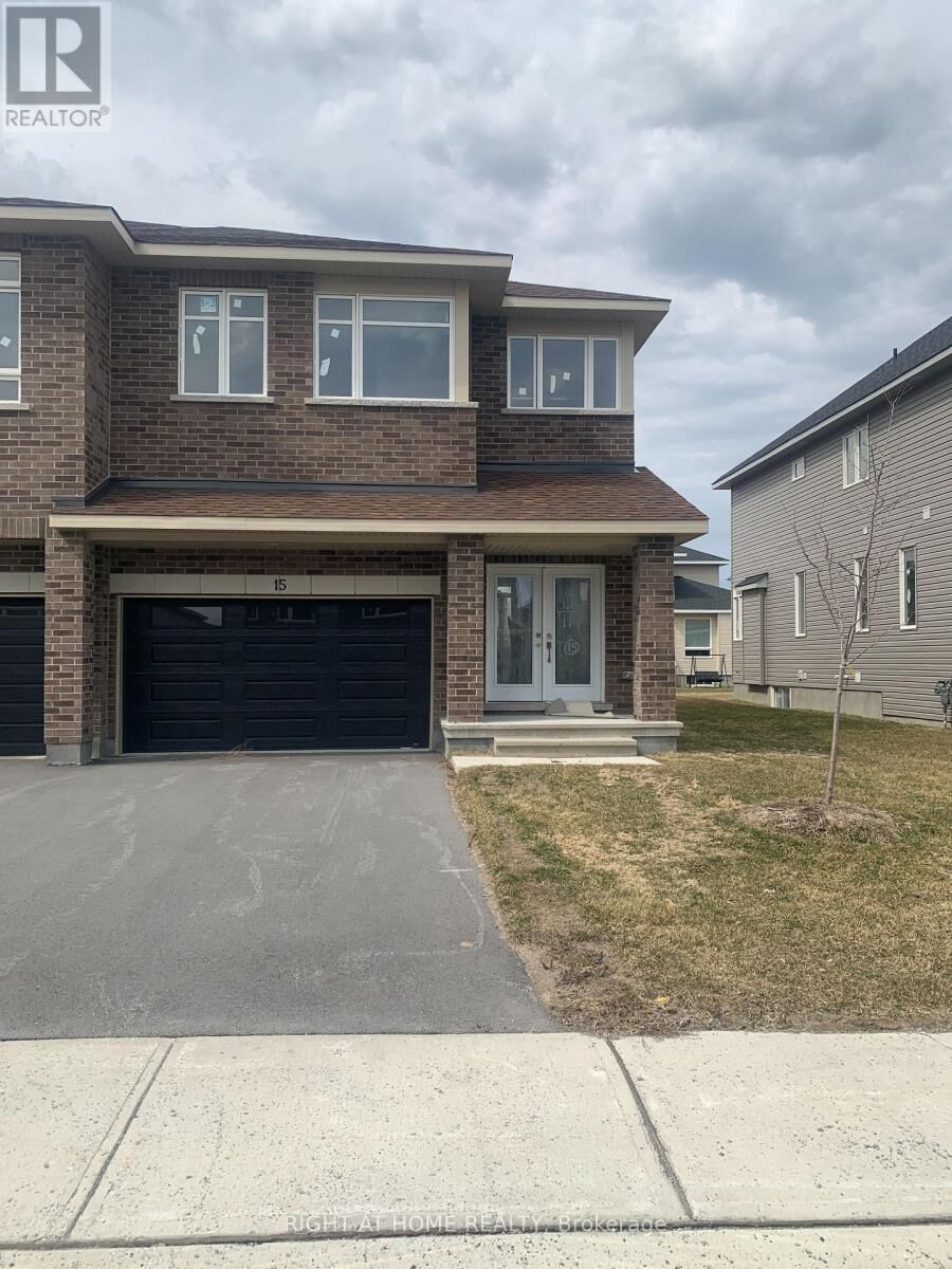Property Photo:  15 Wylie Way  ON K7C 0C4 