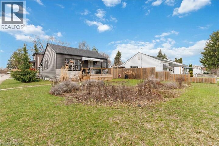 Property Photo:  213 Elgin Street  ON N3S 5A7 