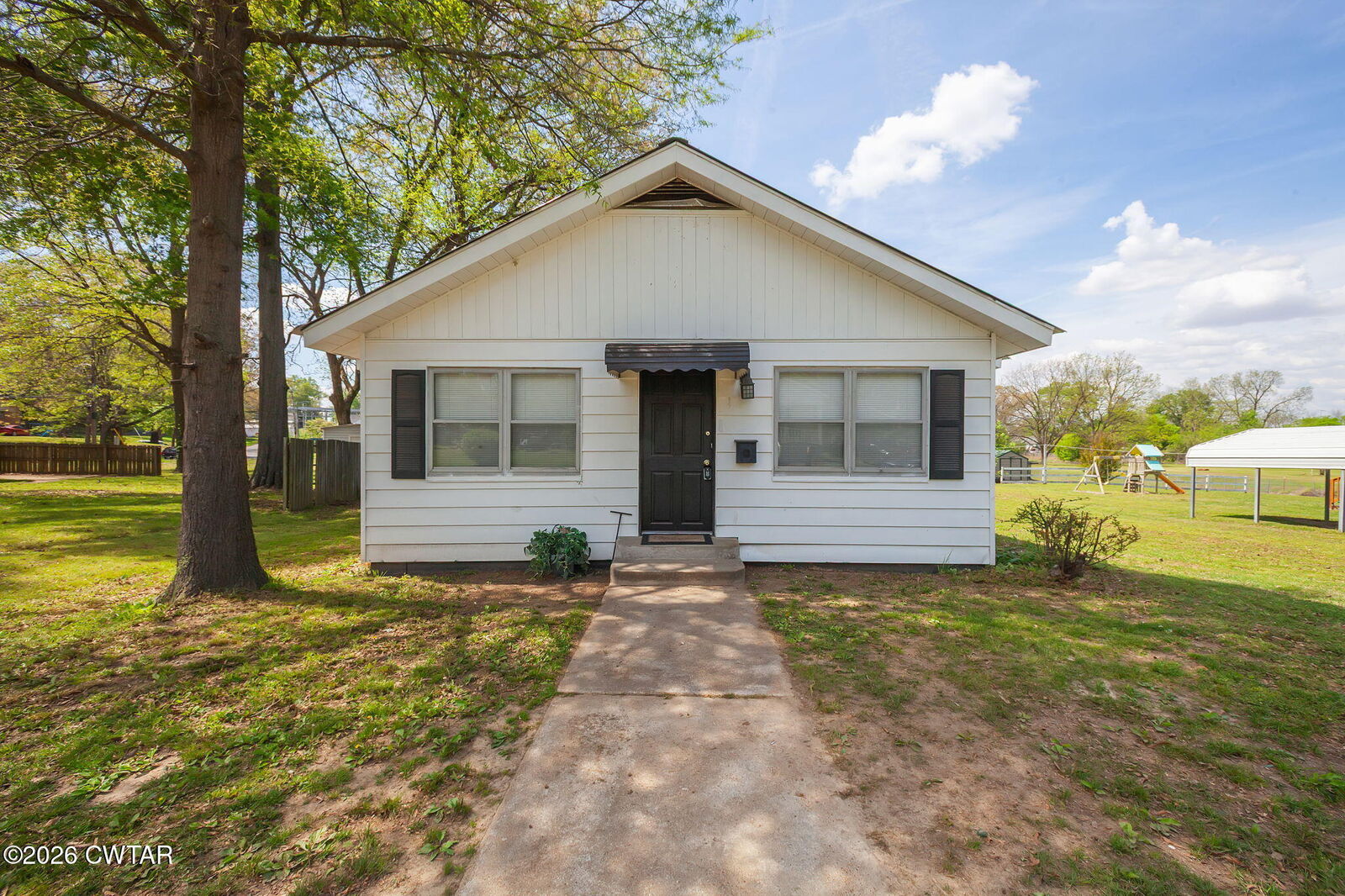 Property Photo:  216 S Poplar Street  TN 38330 