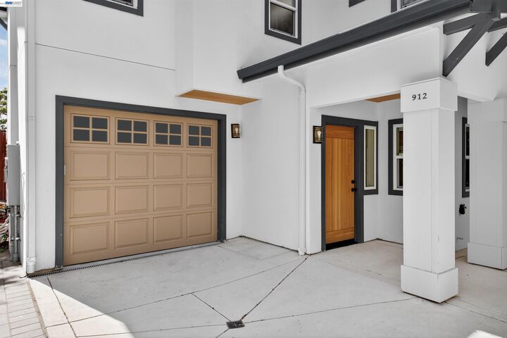 Property Photo: 914 61st Street CA 94608