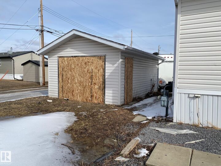 Property Photo: 4816 48 Avenue AB T9A 0E7