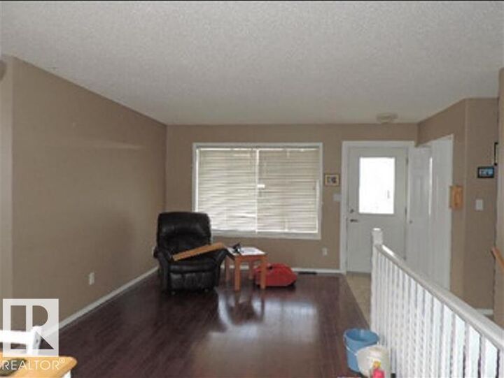 Property Photo: 1318 8 Avenue AB T9M 1N6