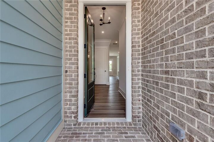 Property Photo: 435 Maplewood Drive GA 30075