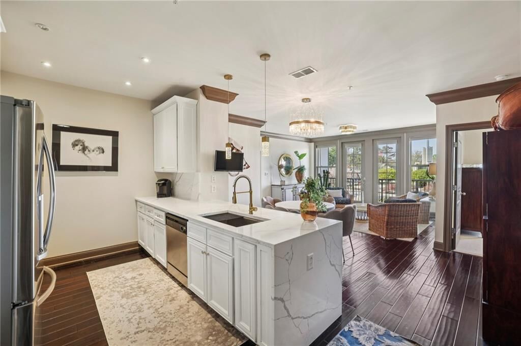 Property Photo: 901 Abernathy Road NE 6110 GA 30328
