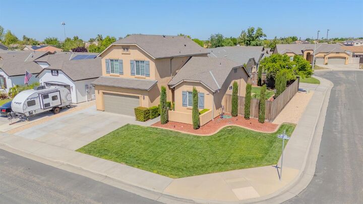 Property Photo:  1116 W Muir Way  CA 93230 