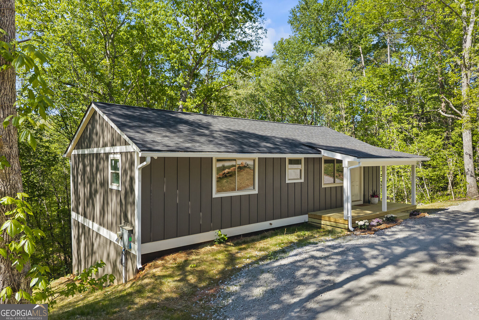 Property Photo:  580 White Pine Circle  GA 30535 