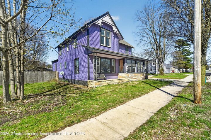 Property Photo: 206 W Shepherd Street MI 48813