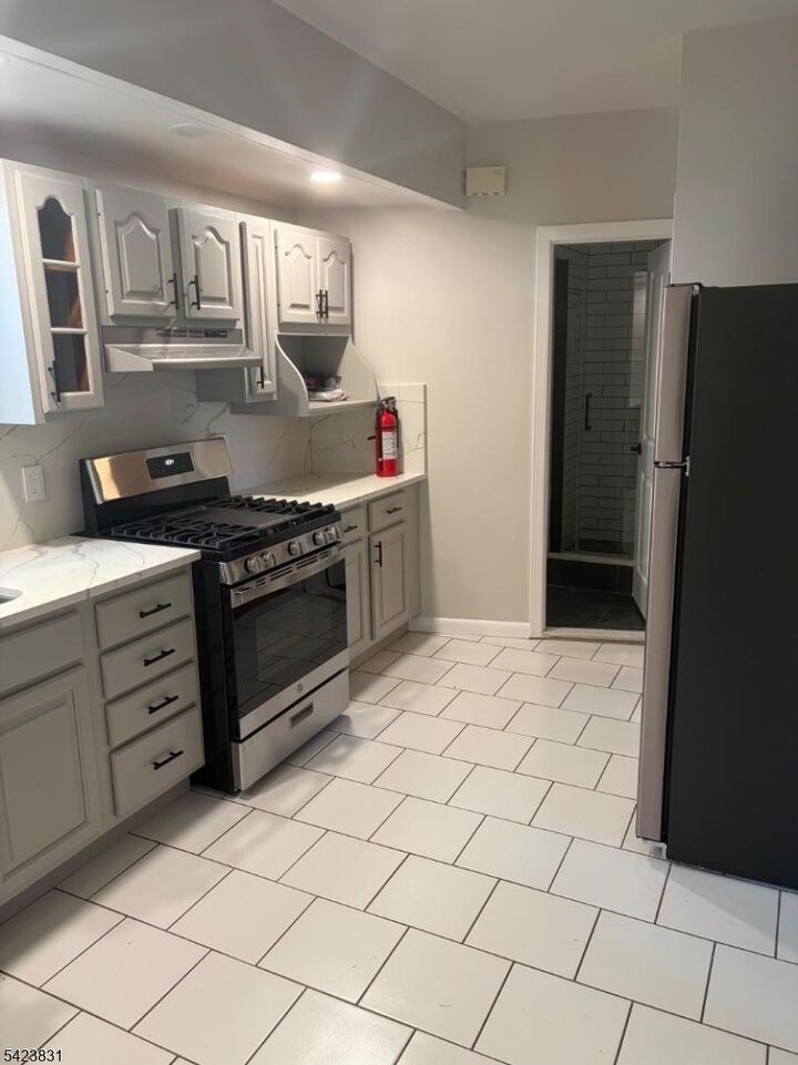 Property Photo:  819 Garden St 1  NJ 07202 