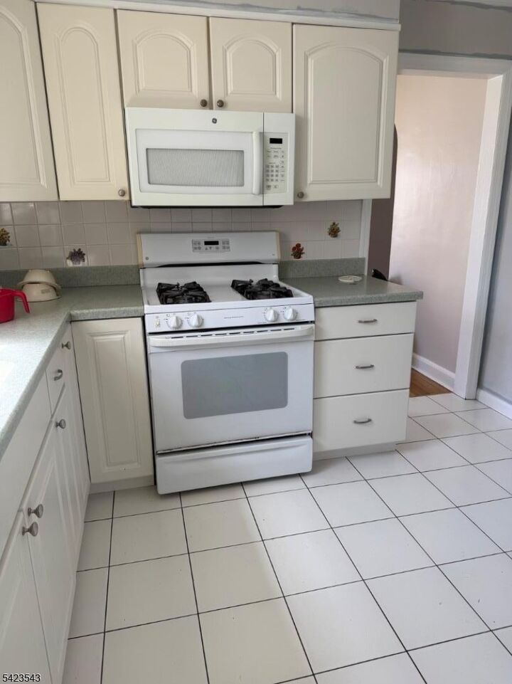 Property Photo:  19 White Ter  NJ 07110 