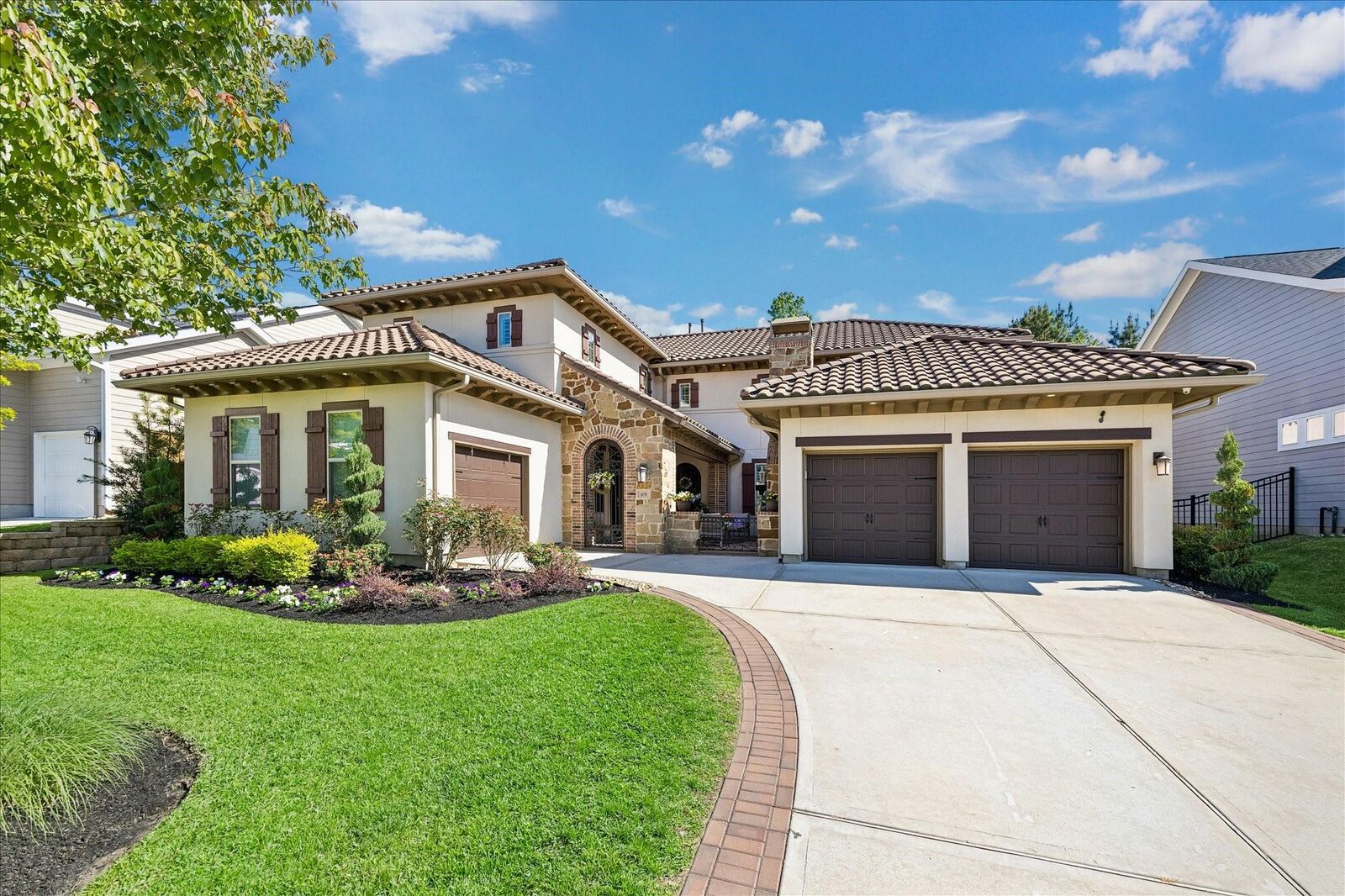 Property Photo:  105 Jaeger Court  TX 77316 